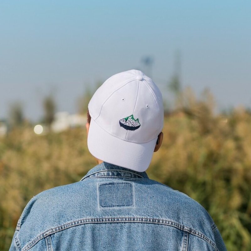 Green Island Embroidered Baseball Cap Island Mountain Snow White - หมวก - ผ้าฝ้าย/ผ้าลินิน ขาว