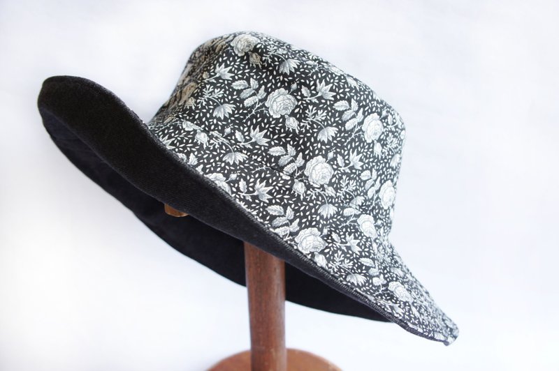 Black bottom flower X black cowboy handmade double-sided wide brim fisherman hat - หมวก - ผ้าฝ้าย/ผ้าลินิน สีดำ