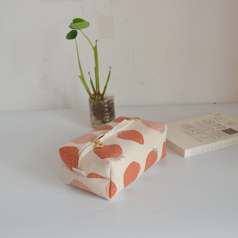 Tissue Box tissue bag strawberry - กล่องทิชชู่ - ผ้าฝ้าย/ผ้าลินิน 