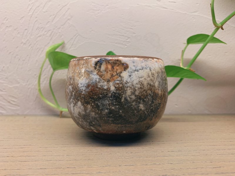 李仁嵋柴燒岩礦茶杯(外結晶萩燒版E) - 茶壺/茶杯/茶具 - 陶 咖啡色