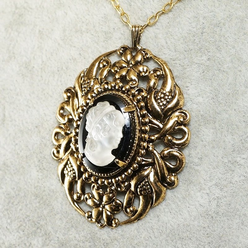 Black and White Lady Girl Vintage Glass Cameo Golden Pendant Necklace Jewelry - สร้อยคอ - วัสดุอื่นๆ สีทอง