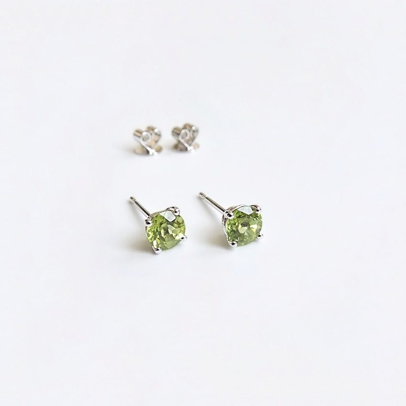 Natural Peridot Round Cut 18K Solid White Gold Stud Earrings 1.168 ct - ต่างหู - เครื่องเพชรพลอย สีเขียว