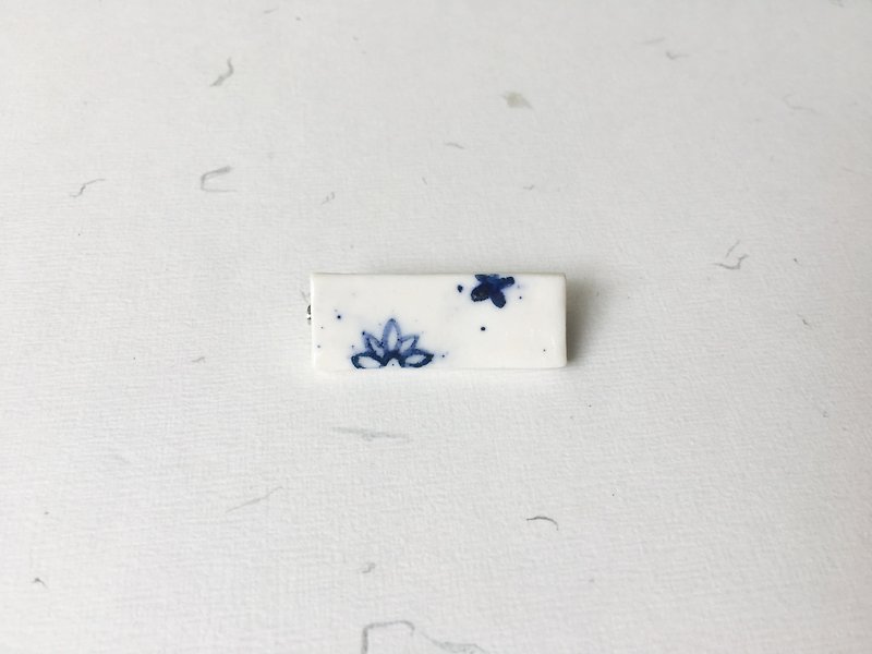 Ceramic Brooch -  Rectangle / Blue / White / Daisy / Flower / Blue and White Porcelain - Brooches - Porcelain Blue