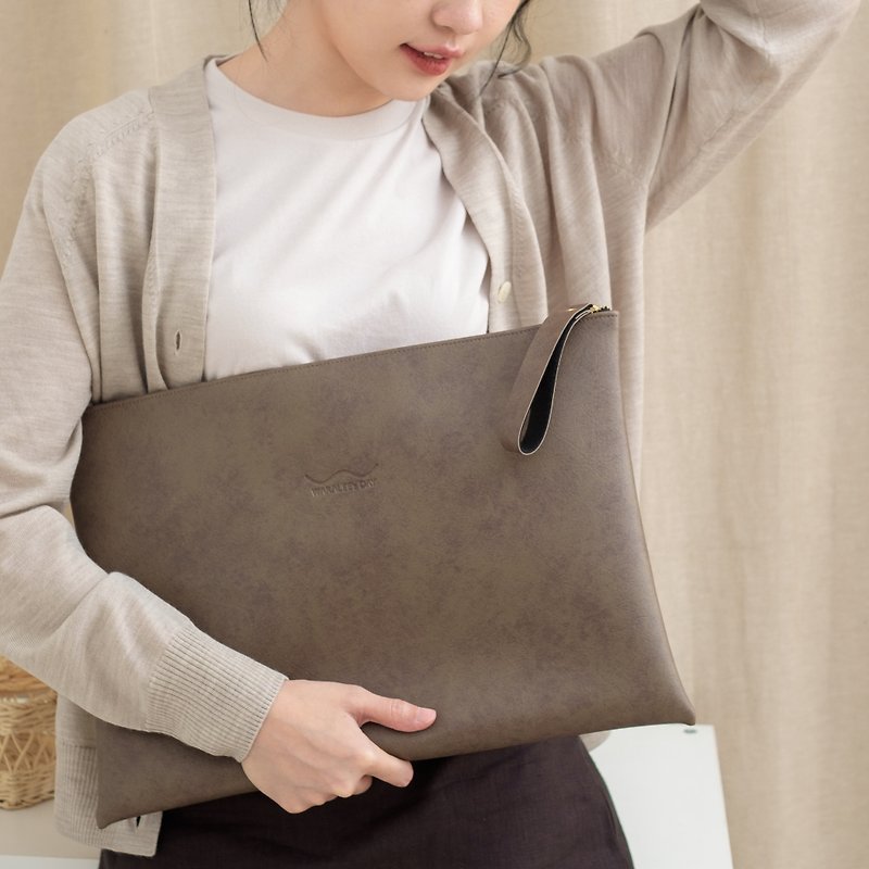 人造革 手拿包 - 灰褐色 - 電腦包/筆電包 - 人造皮革 咖啡色