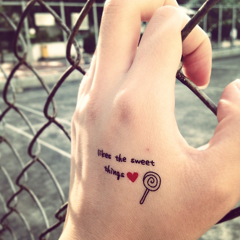 OhMyTat English word lollipop tattoo pattern tattoo stickers on the back of the hand (2 pieces) - สติ๊กเกอร์แทททู - กระดาษ สีดำ