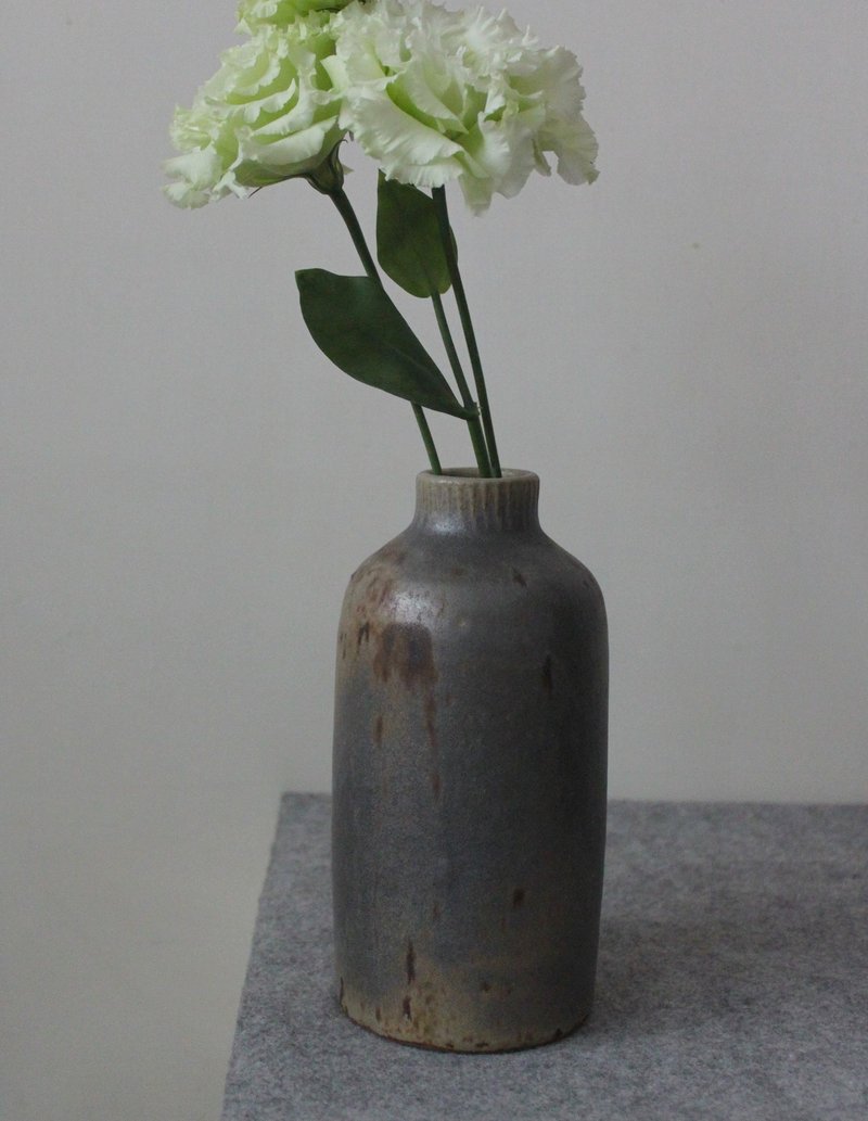 Iron Gray Straight Grain Vase - เซรามิก - ดินเผา 