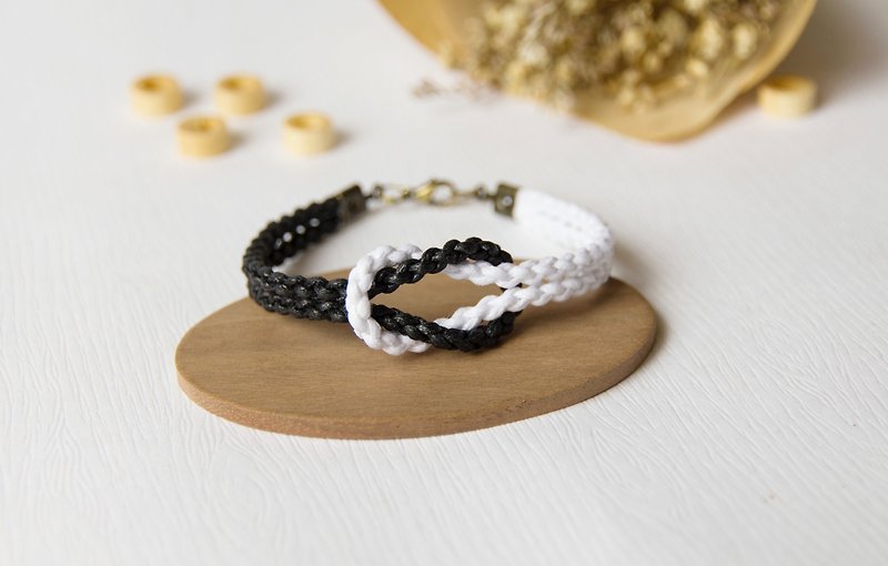 Contrast / hand-woven bracelet - Bracelets - Other Materials Black