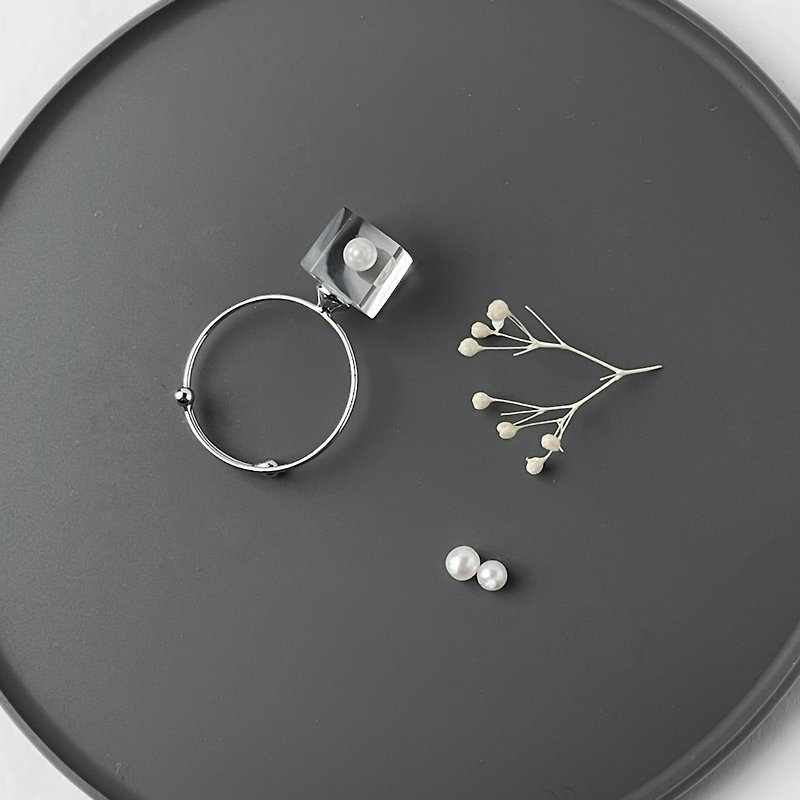 Floating Full Moon Ring Ring Freshwater Silver Color / Resin / Japanese Design - แหวนทั่วไป - เรซิน สีใส