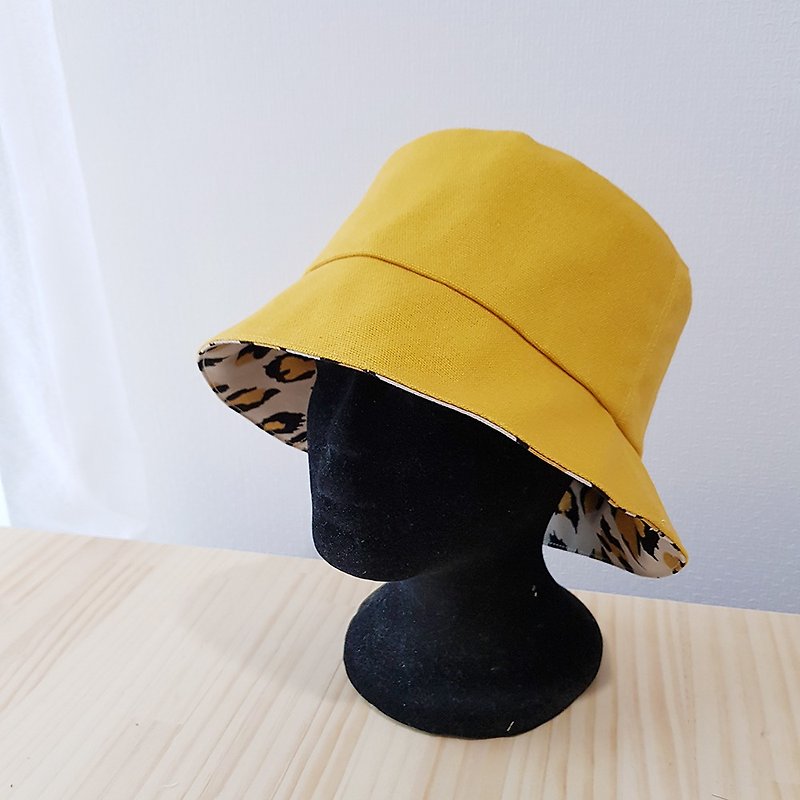 Double-sided Bucket Hat French Girl Style Gold Pink Leopard Print-M Size - หมวก - ผ้าฝ้าย/ผ้าลินิน หลากหลายสี