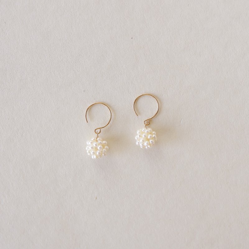 K10 ball pearl earrings - ต่างหู - ไข่มุก ขาว