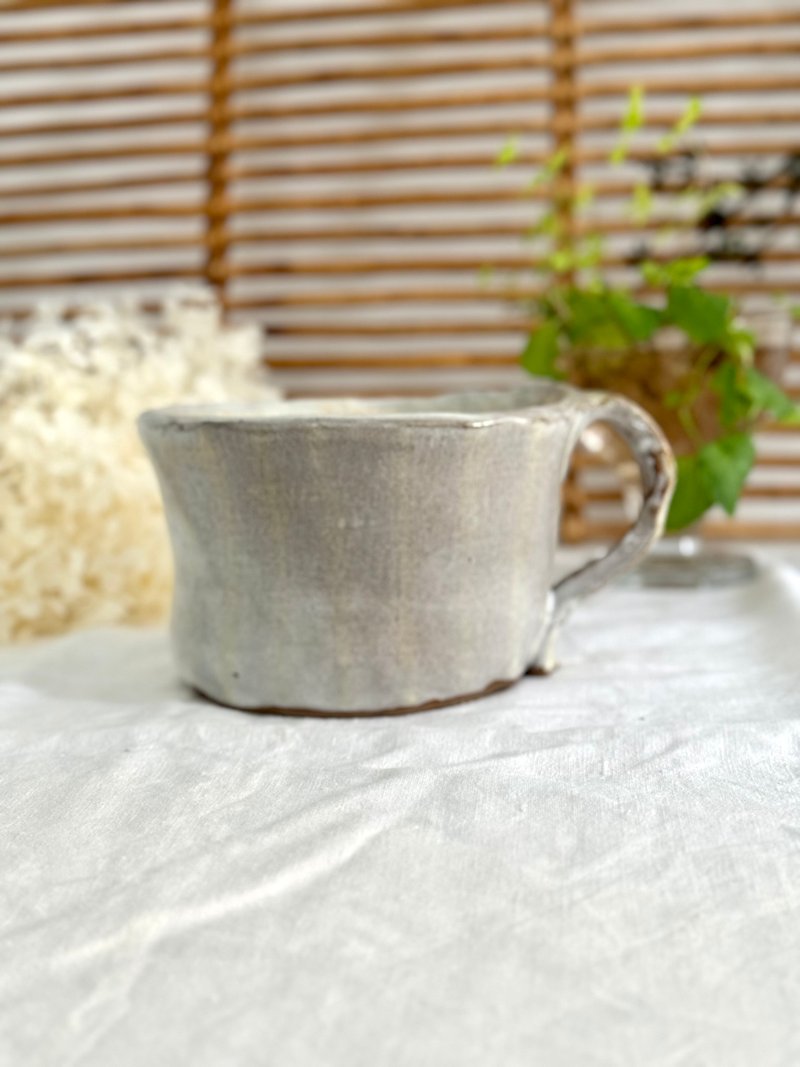 Unique yellow clay with white glazed huge mug - แก้ว - ดินเผา 