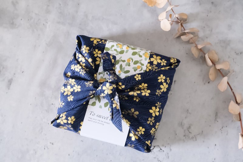 【禾果】小春日和日系包巾綜合果乾禮盒-藍色櫻花-聖誕禮物 - 水果乾 - 棉．麻 藍色