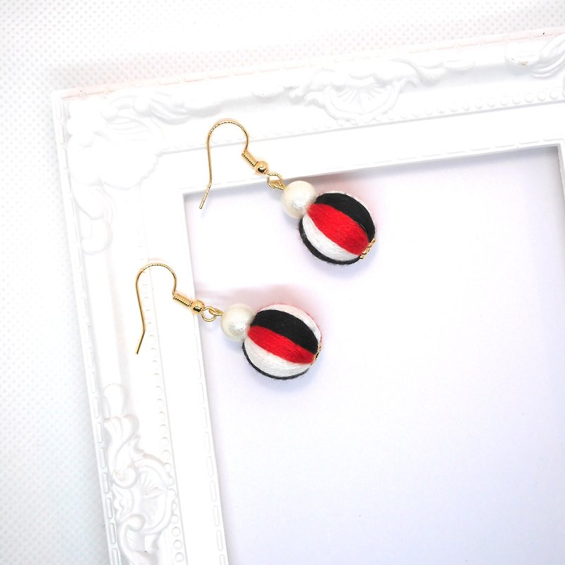 白紅黑三色刺繡球珍珠耳環/耳夾 - 耳環/耳夾 - 繡線 多色