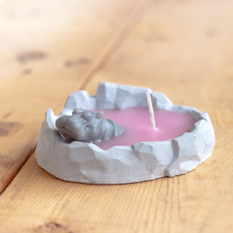 療癒動物-河馬泡溫泉 手工造型香氛蠟燭 - 香薰蠟燭/燭台 - 蠟 粉紅色