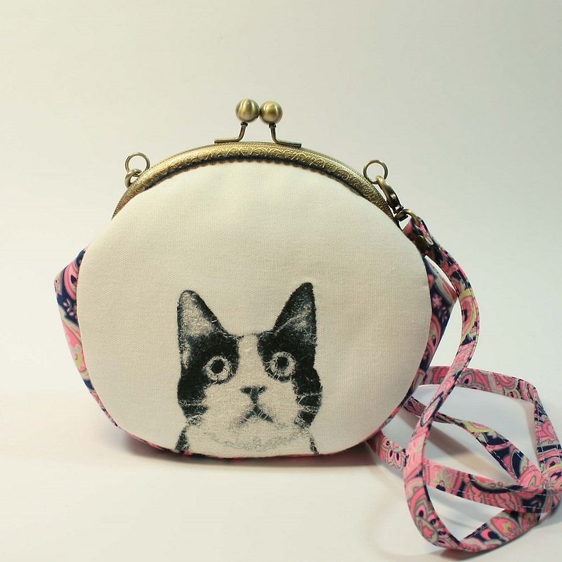 Embroidered 16cm U-shaped gold cross-body bag 02-black and white cat - Messenger Bags & Sling Bags - Cotton & Hemp Pink