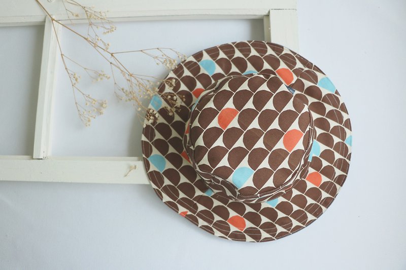 MaryWil帥氣大帽簷帽-咖啡色幾何（可雙面戴） - 帽子 - 紙 咖啡色