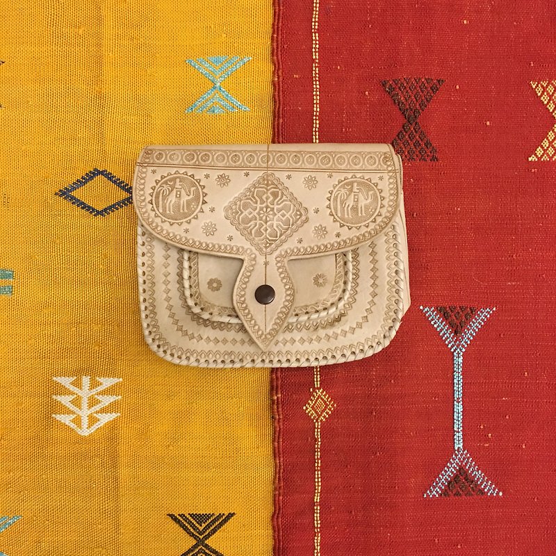 Moroccan handmade camel skin primary color white camel bag - กระเป๋าแมสเซนเจอร์ - หนังแท้ สีกากี