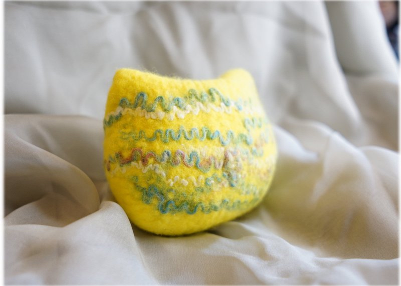 Cat Shaped Small Money Bag Wool Product Coin Purse (Yellow Series) - กระเป๋าใส่เหรียญ - ขนแกะ 