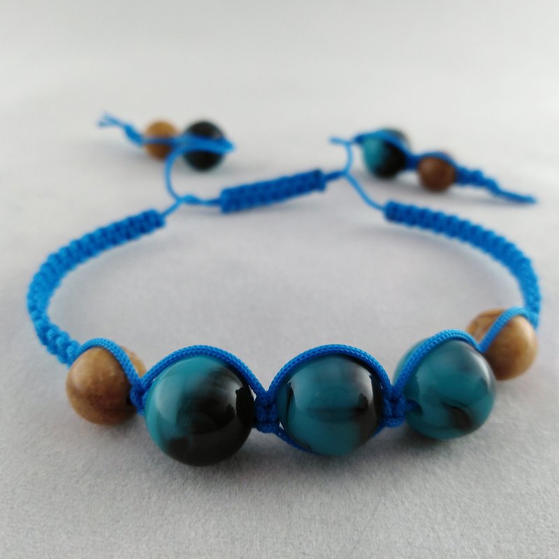Shamballa Bracelet with Coral and Resin - สร้อยข้อมือ - หิน สีน้ำเงิน