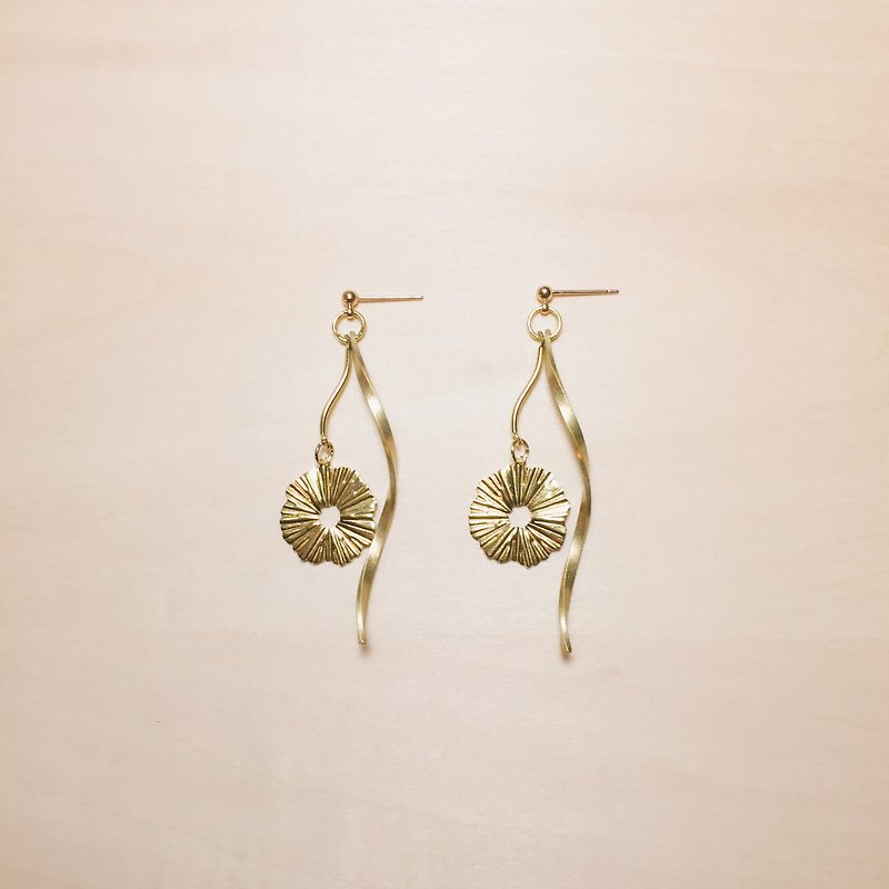 Vintage brass satin sun long earrings - Earrings & Clip-ons - Copper & Brass Gold