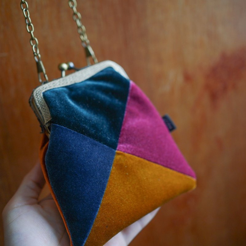 Geometric Gold Embroidery Piece Small Waste Kiss Lock Bag Coin Purse - กระเป๋าใส่เหรียญ - วัสดุอื่นๆ หลากหลายสี