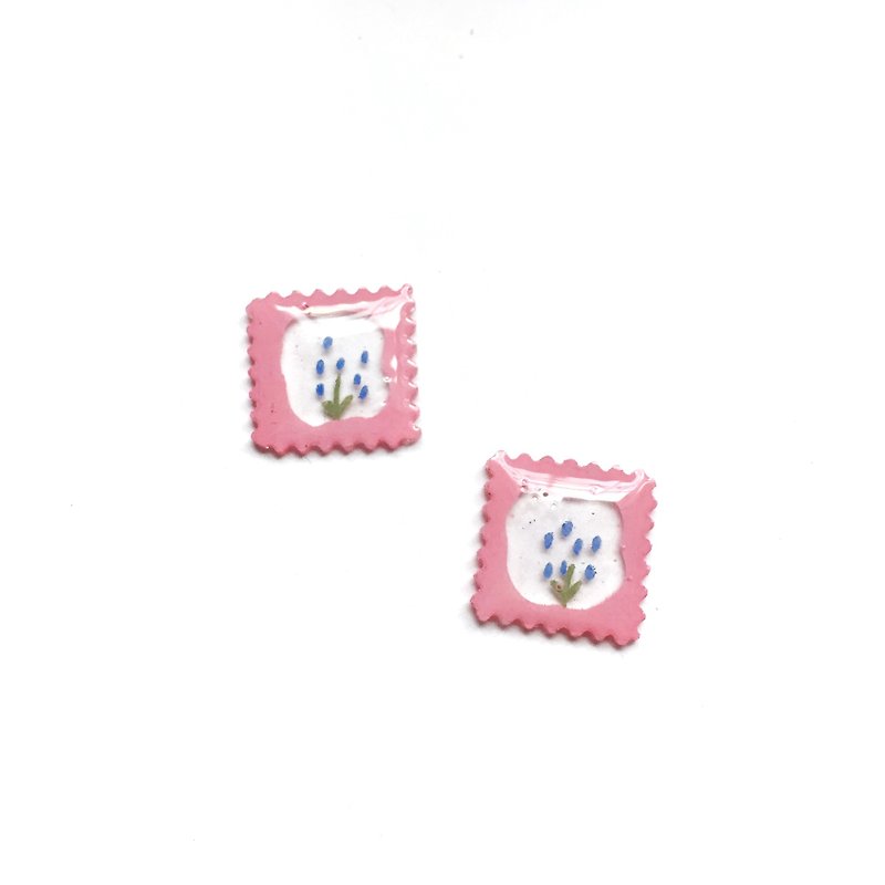 Violet stamp clip/pin earrings - ต่างหู - พลาสติก สึชมพู