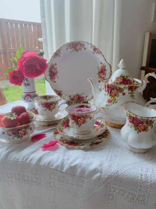 British Royal Albert Royal Albert flower tea cup set of two stock complete  - Shop Annie's antiques Teapots & Teacups - Pinkoi