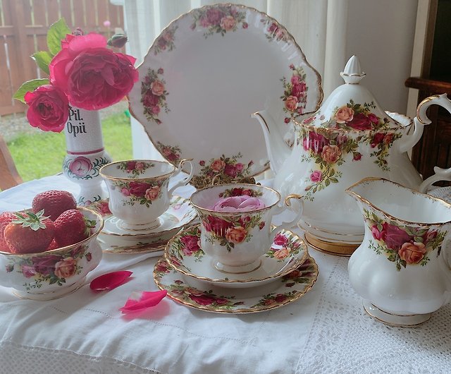 British Royal Albert Royal Albert flower tea cup set of two stock