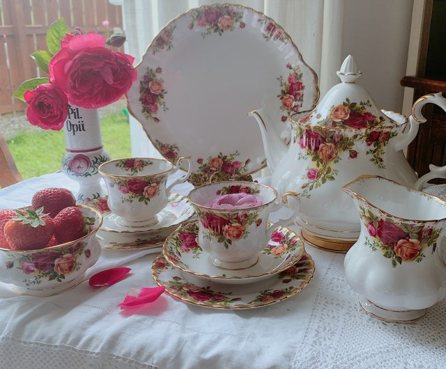 British Royal Albert Royal Albert flower tea cup set of two stock complete  - Shop Annie's antiques Teapots & Teacups - Pinkoi