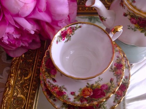 British Royal Albert Royal Albert flower tea cup set of two stock complete  - Shop Annie's antiques Teapots & Teacups - Pinkoi