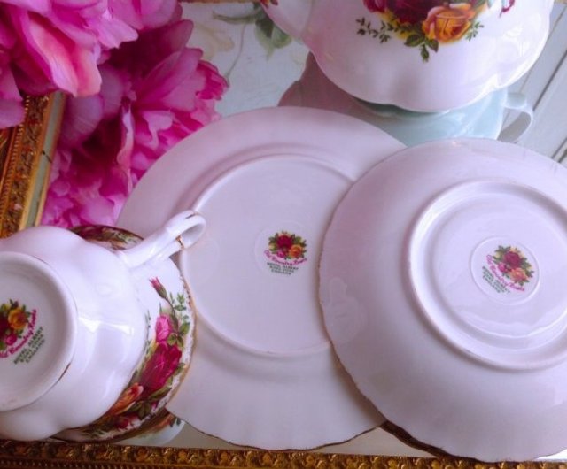 British Royal Albert Royal Albert flower tea cup set of two stock complete  - Shop Annie's antiques Teapots & Teacups - Pinkoi