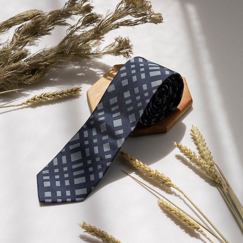 Irregular blue plaid tie-although it is a versatile blue-grey color, my details are irregular. - เนคไท/ที่หนีบเนคไท - ไฟเบอร์อื่นๆ สีน้ำเงิน