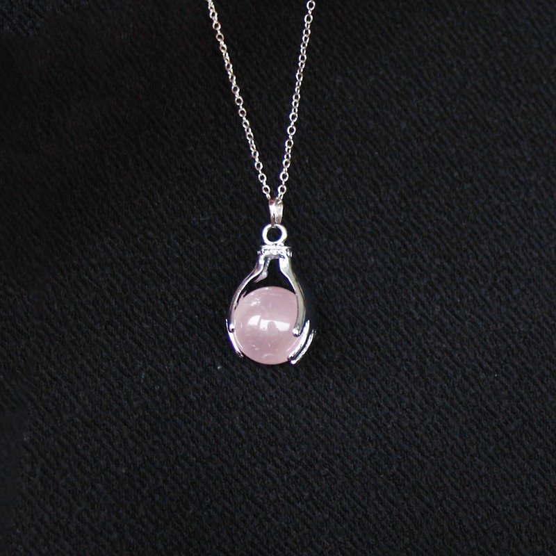 粉心田◆項鍊 Pink- 雙手環抱 天然石 / 粉水晶 項鍊 手鍊 禮物客製設計 - 項鍊 - 寶石 粉紅色