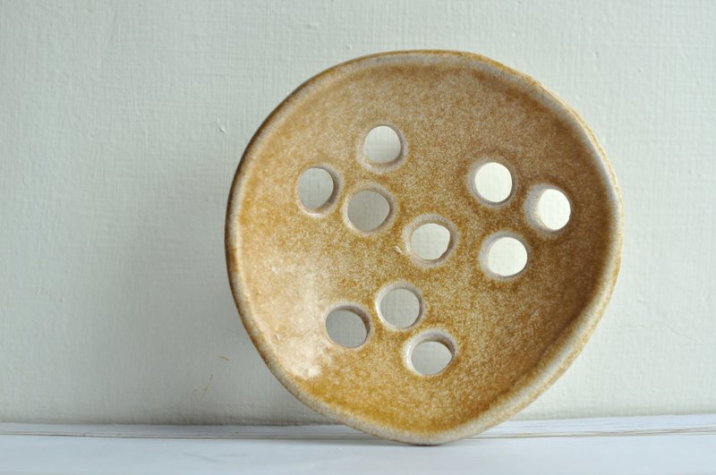 Heyu Soap ・手捏陶皂盤・陶土製・自然瀝水・手工生活器皿 - 衛浴用品/浴室收納 - 陶 白色