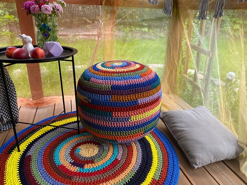 Multicolored pouf ottoman crochet Filled pouf Unique round pouffe - เก้าอี้โซฟา - เส้นใยสังเคราะห์ 