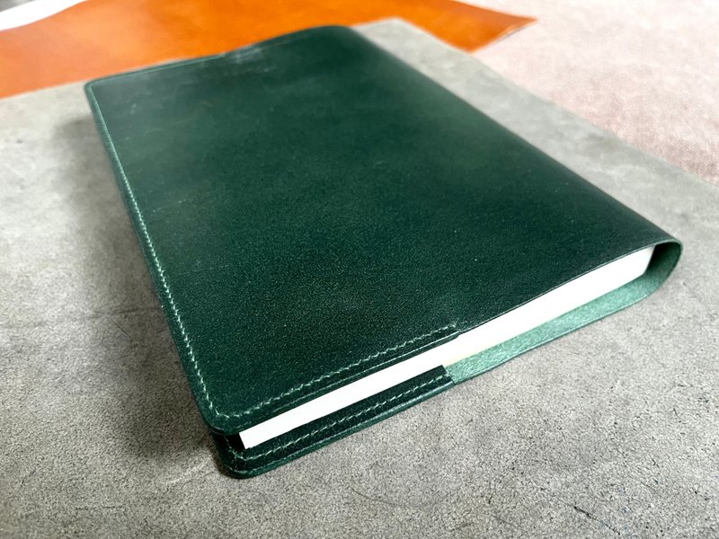 【日本純手工】A5書套 25開 筆記本套/綠色 - 書衣/書套 - 真皮 綠色