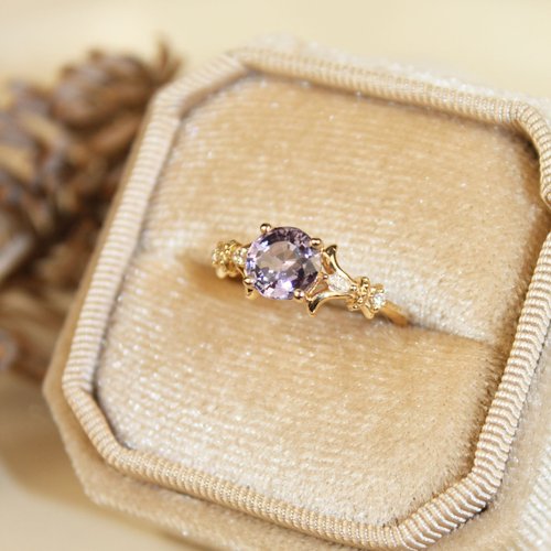 Petit Madam Jewelry 【鳶尾花】18K 薰衣草紫尖晶石 古典鳶尾紋樣寶石戒指 馬眼鑽