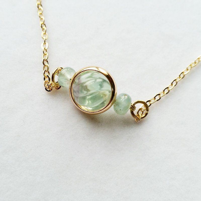 Twist pale green Stone, aquamarine Bianzhu gold plated necklace clavicle - สร้อยคอ - เครื่องเพชรพลอย สีเขียว