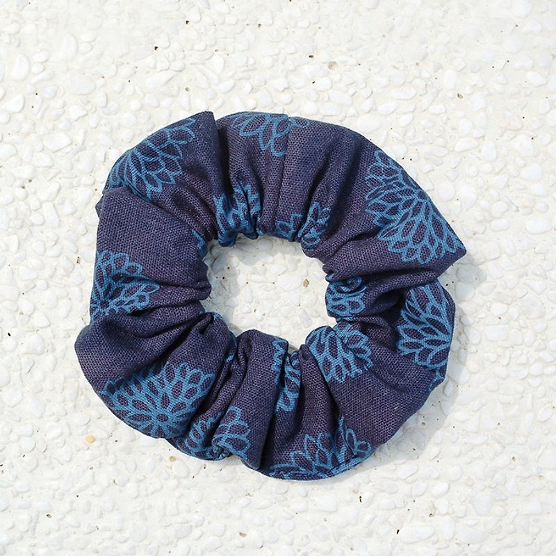 Hydrangea bouquet _ blue / large intestine donut hair ring - Hair Accessories - Cotton & Hemp Blue