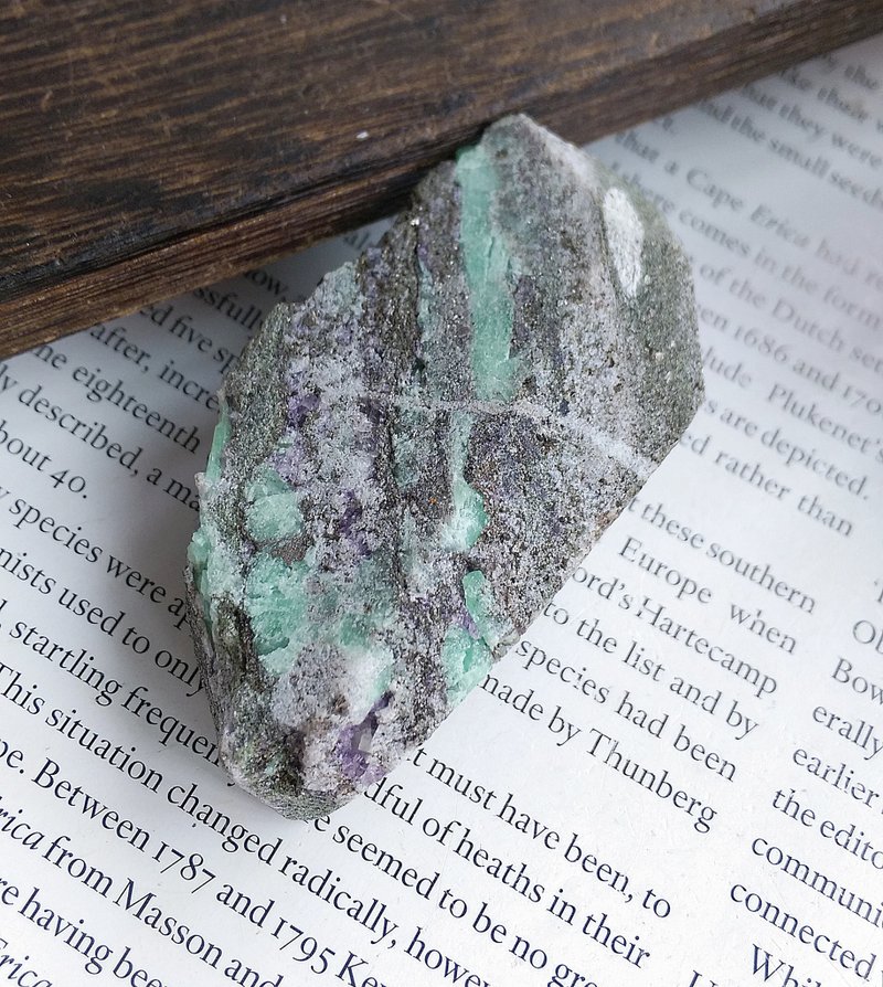 Emerald 雲南產地 祖母綠 螢石共生礦 天然礦石 原礦 - 擺飾/家飾品 - 其他材質 