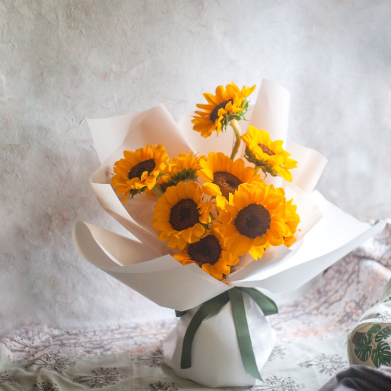 Large sunflower bouquet | Flower bouquet | Graduation bouquet | Customized - ช่อดอกไม้แห้ง - พืช/ดอกไม้ สีเหลือง