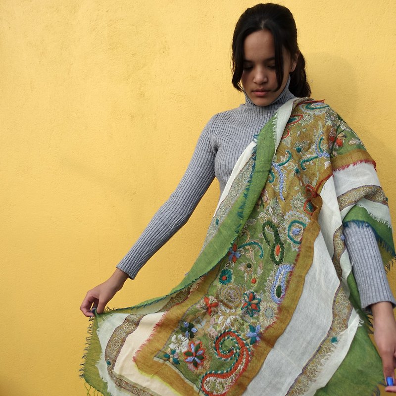 Hand Embroidery・Boiled Wool Shawls・Home Tapestries - ผ้าพันคอถัก - ขนแกะ สีเขียว