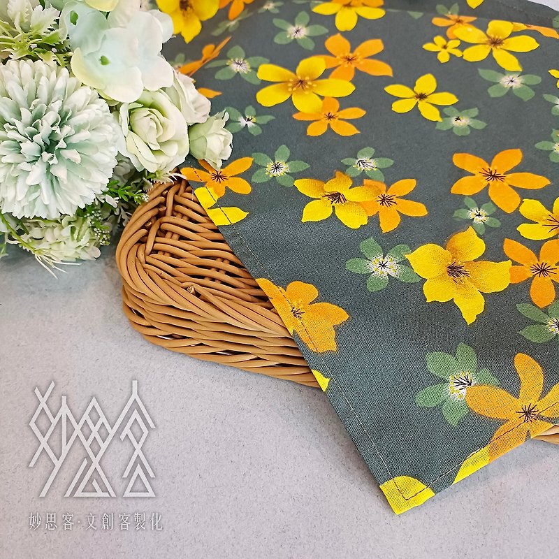 Hakka floral scarf/triangular scarf (dark green yellow tung flower) - Bow Ties & Ascots - Cotton & Hemp 