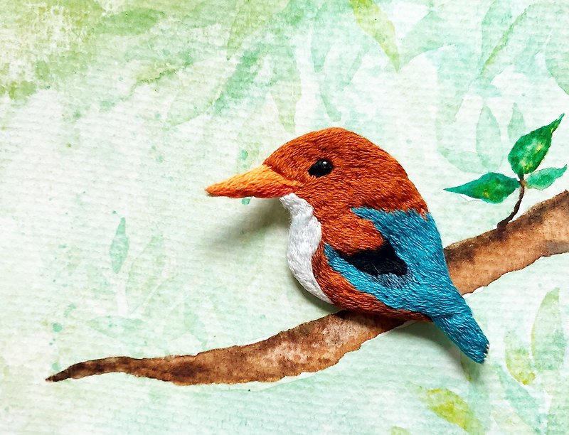 Kingfisher series white chest emerald wild bird embroidery brooch pin - Brooches - Thread Brown