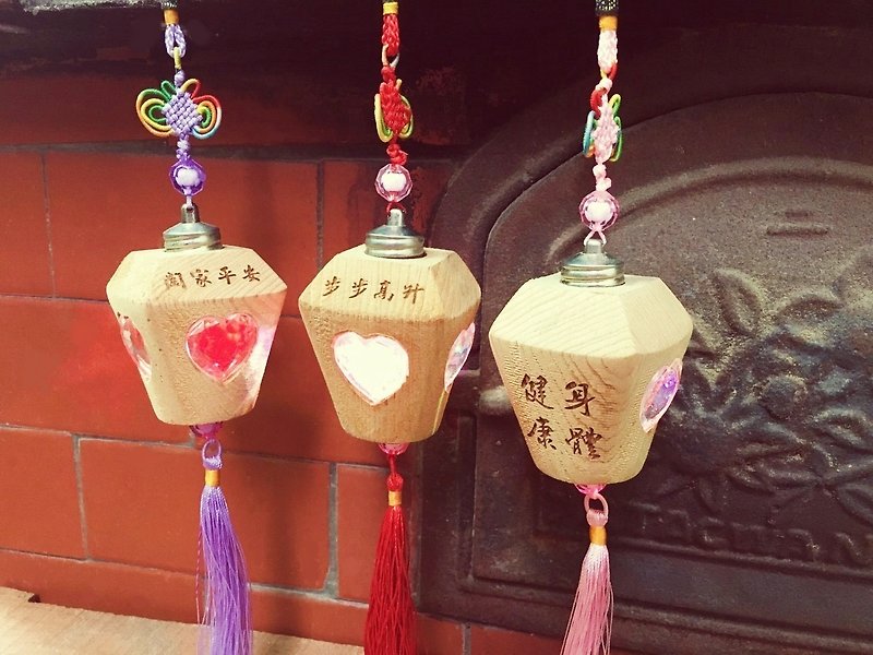 Prayer Sky Lantern Made of Logs - Hinoki Wood - Items for Display - Wood Brown