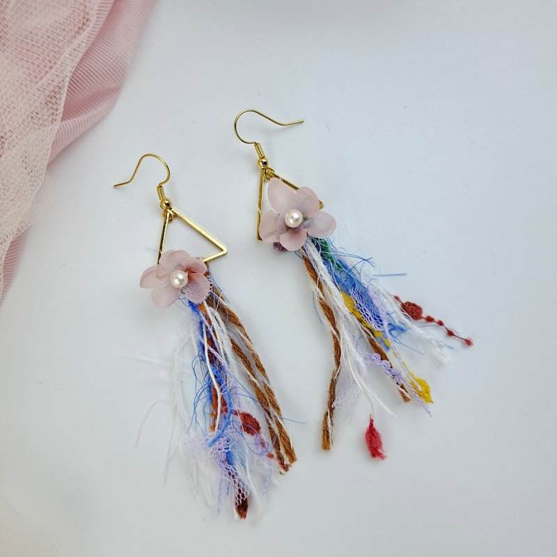 Tassel earrings gauze earrings 14K gold earrings Clip-On EAR-097 - ต่างหู - โลหะ สีน้ำเงิน