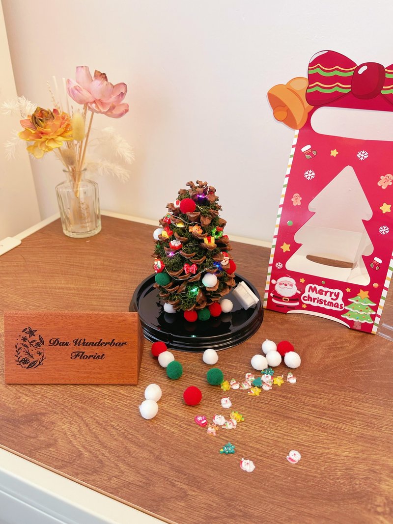 Christmas Exclusive * Hong Kong Floral Workshop Pinecone Christmas Tree Workshop - ช่อดอกไม้แห้ง - พืช/ดอกไม้ หลากหลายสี