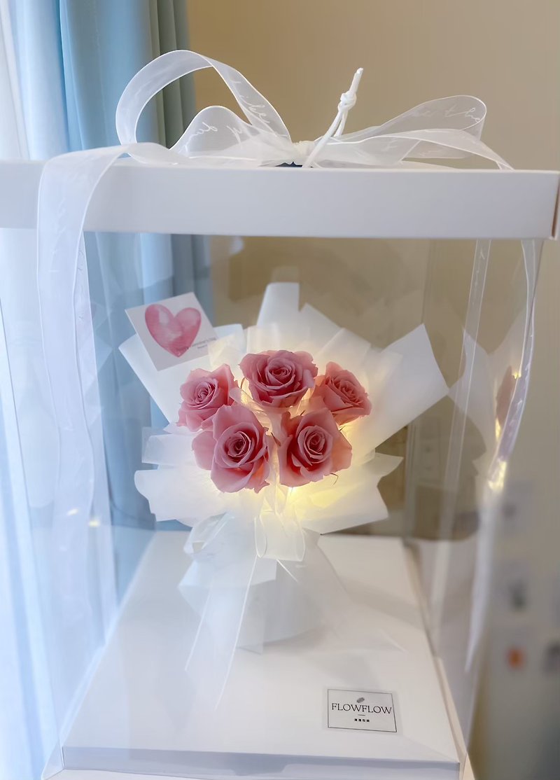 Slightly luxurious vanilla pink eternal flower bouquet gift box with lighted eternal flower Valentine's Day bouquet for confession and proposal - ช่อดอกไม้แห้ง - พืช/ดอกไม้ 