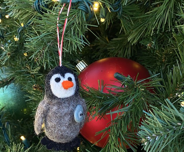 羊毛フェルトのクリスマスオーナメント - ペンギンキャッチフィッシュ