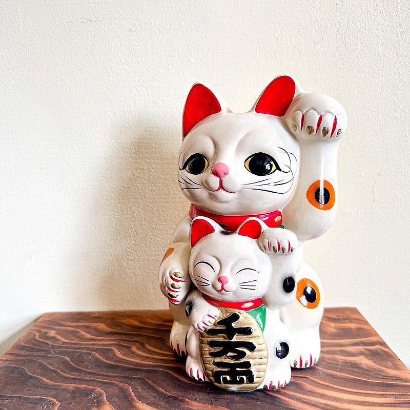 Early Mother and Son Connecting Heart Lucky Cat Ceramic Ornament - Items for Display - Pottery White